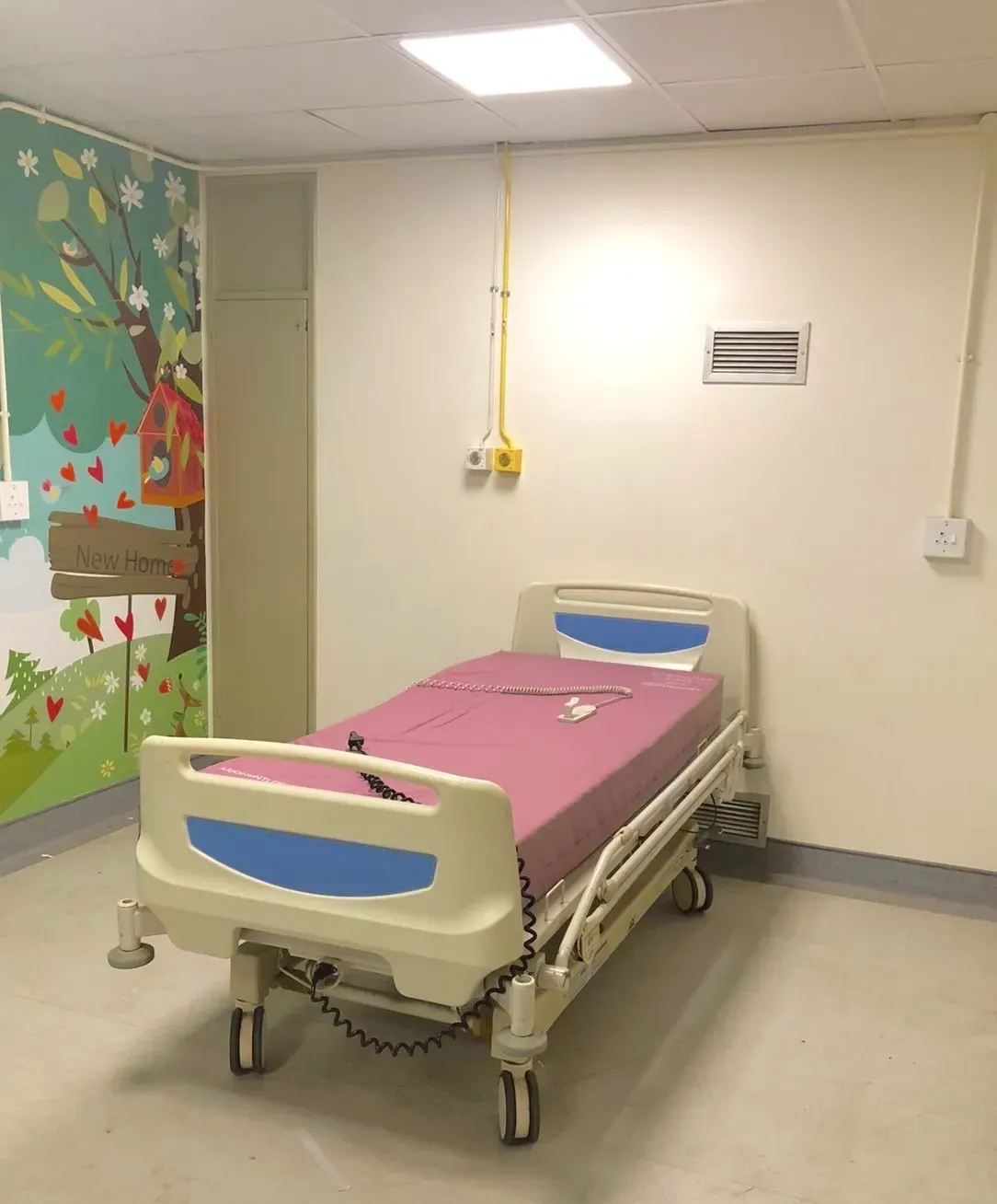 A hospital bed in the equipped LifePod beside the mural